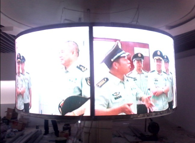 广州武警学院室内P4圆柱LED显示屏